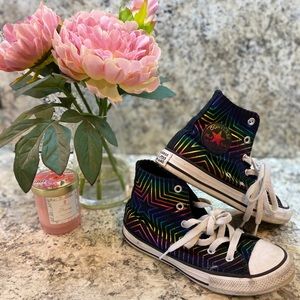 Converse Size 1 youth- black/iridescent rainbow🌈
